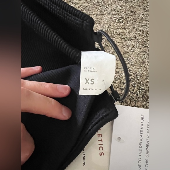 Fabletics Legging - High-Waisted Seamless Rib Legging - Picture 6 of 9